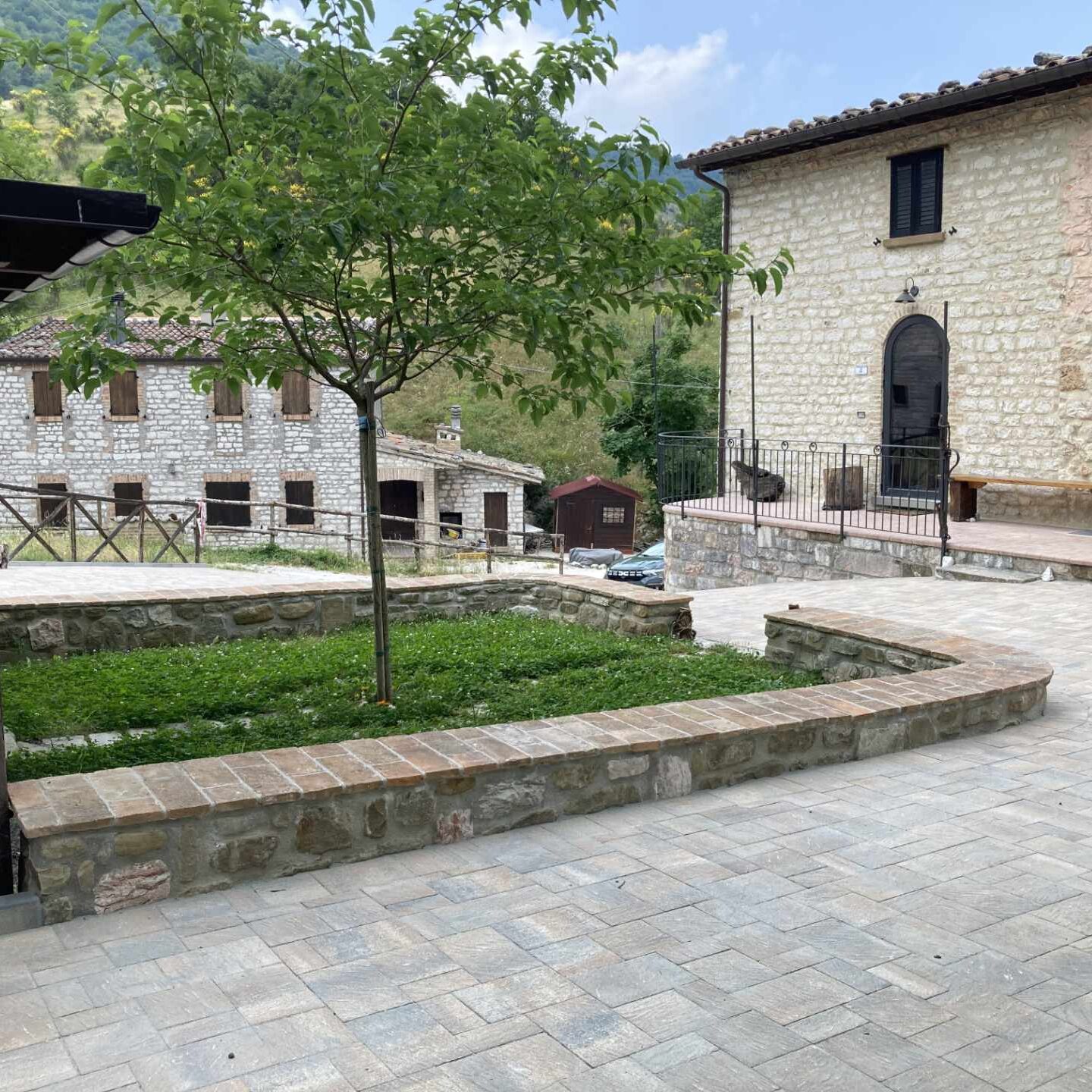 cropped-ai-piedi-del-catria-pradaccio-bed-and-breakfast-esterno1-2.jpg